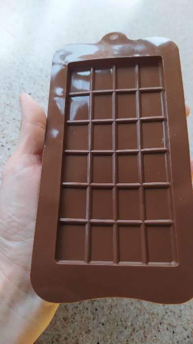 Фотография покупателя товара Форма для шоколада Доляна «Плитка», силикон, 22,5×10,5×0,2 см, 24 ячейки (2×2,5 см), цвет коричневый - Фото 4