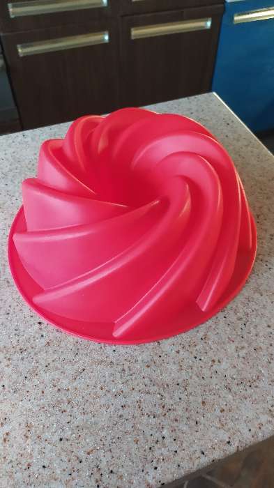 Фотография покупателя товара Форма для выпечки Доляна «Немецкий кекс. Вихрь», силикон, d=24,5 см, цвет розовый - Фото 7