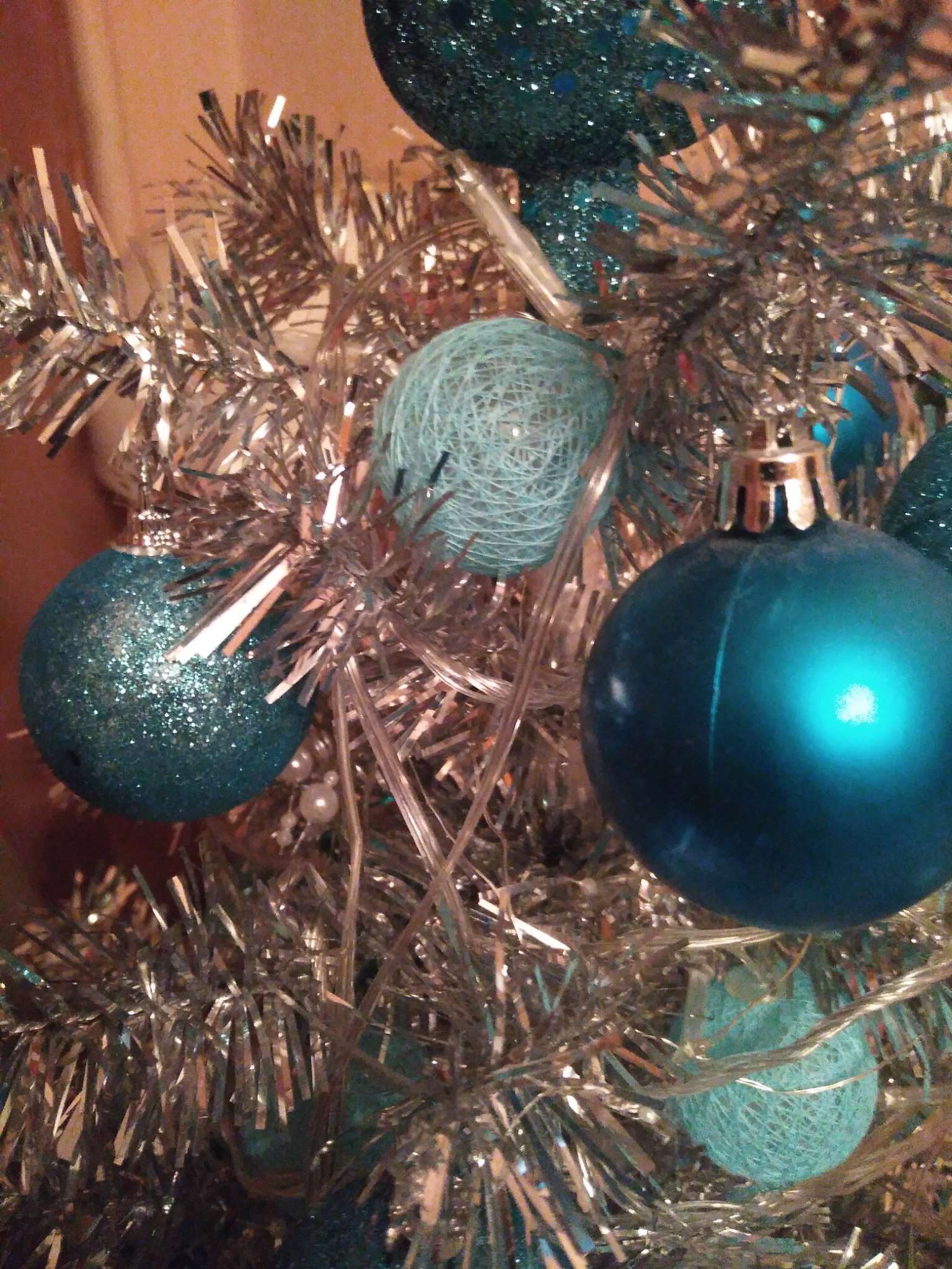 Фотография покупателя товара Ёлочные игрушки «Лаура», шары новогодние, d=4.5 см, набор 6 шт., серебристо-голубой - Фото 1