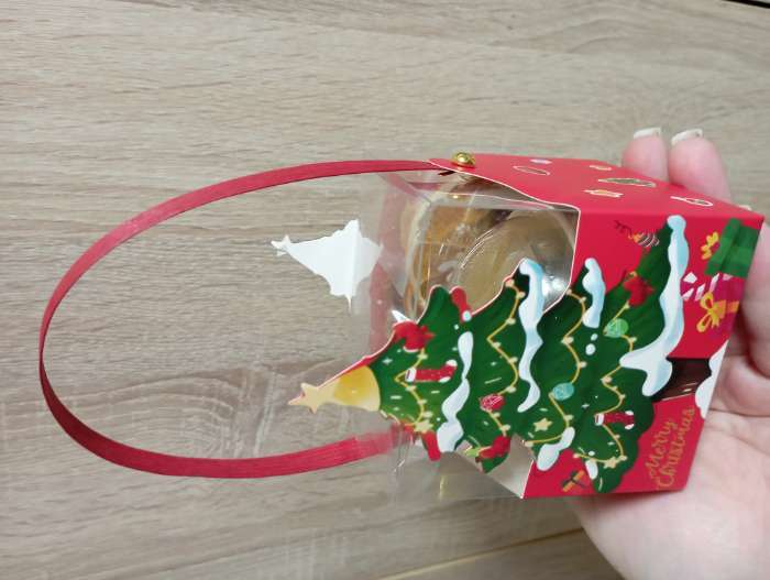 Фотография покупателя товара Коробка подарочная новогодняя складная ПВХ с ручками, «Снеговик», 9×9×9.5 см - Фото 3