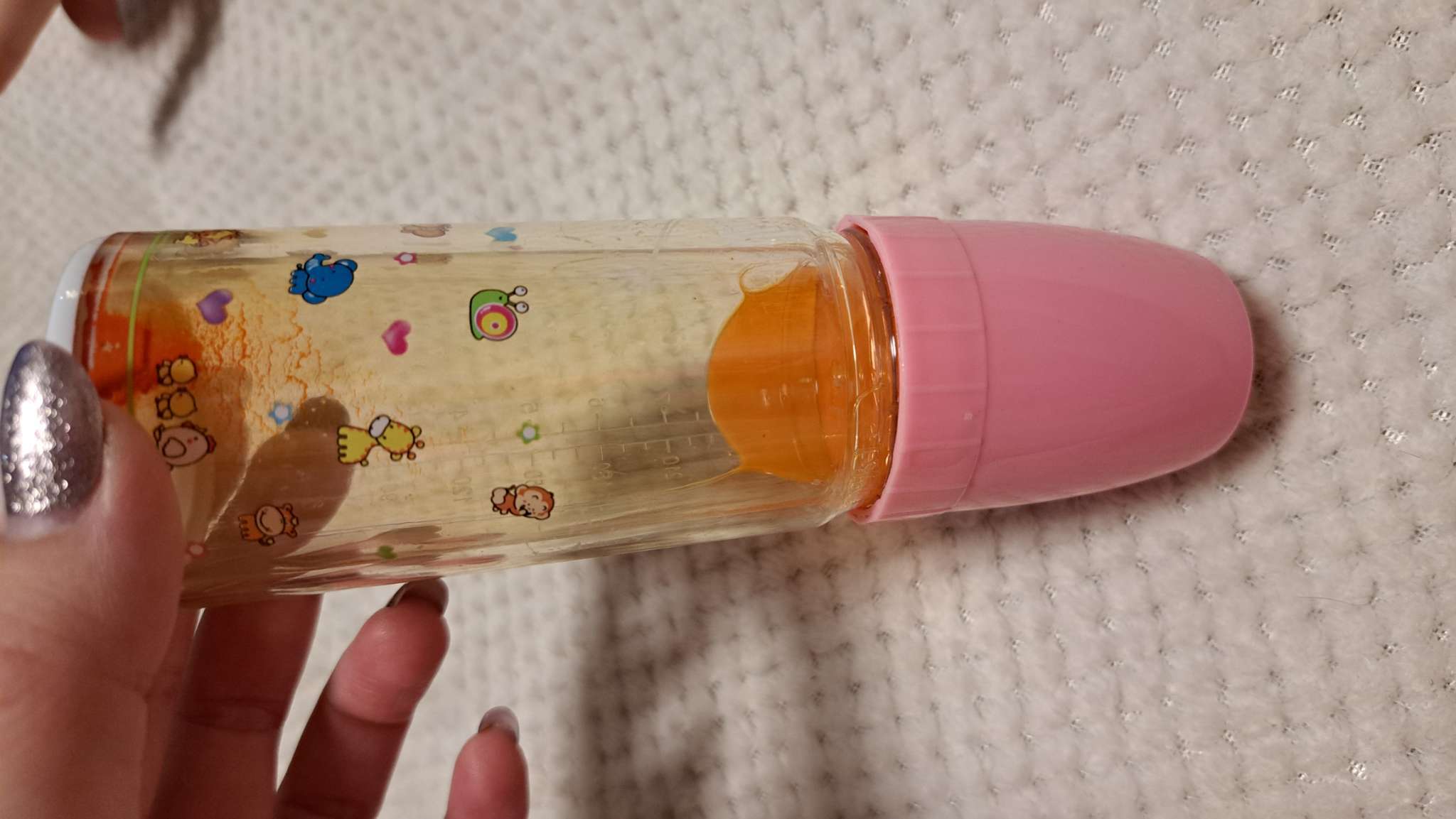 Фотография покупателя товара УЦЕНКА Набор аксессуаров для пупса: бутылочка, пустышка, (некачественная жидкость в бутылочке) - Фото 2