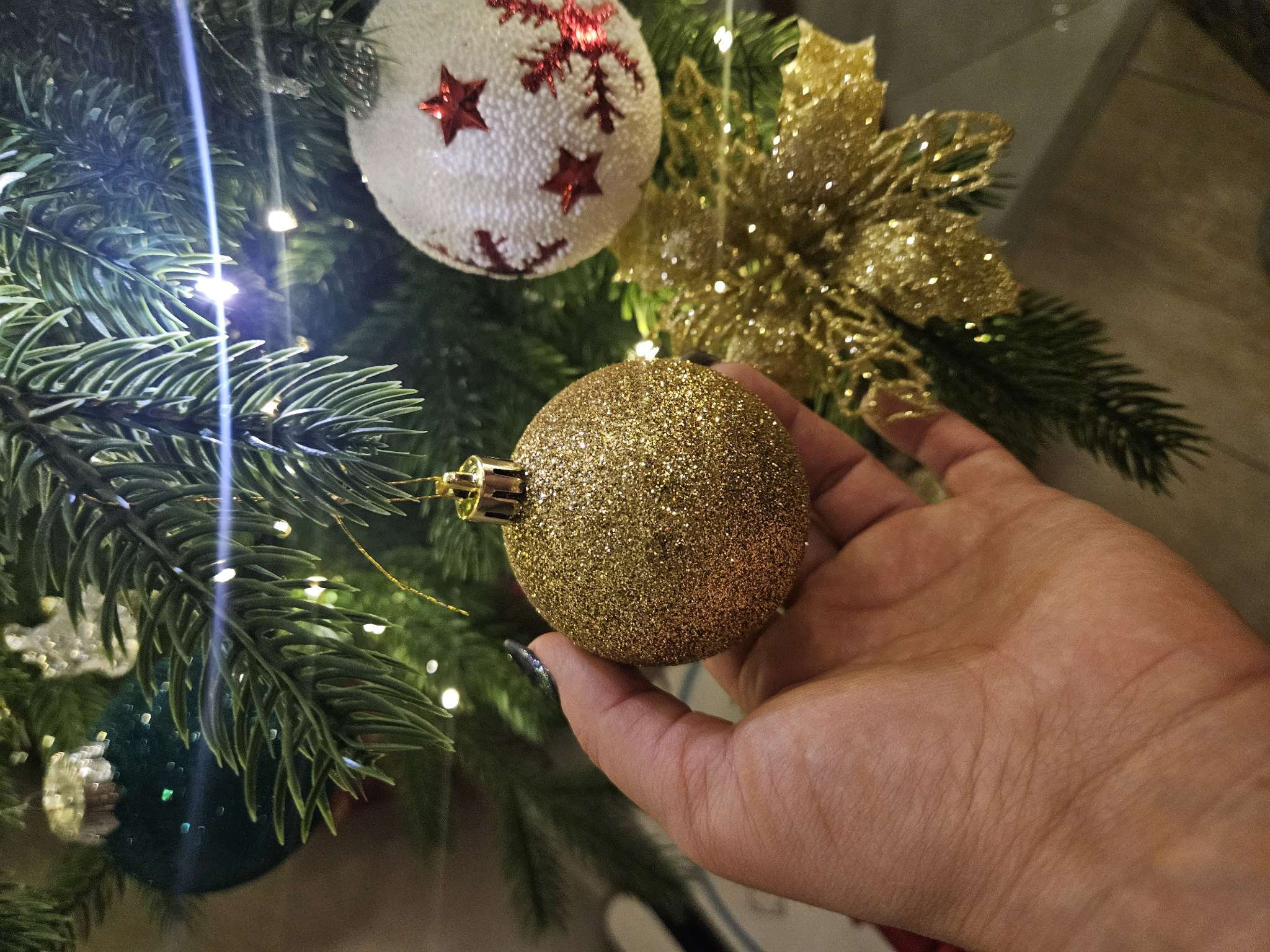 Фотография покупателя товара Шары ёлочные новогодние «Млечный путь», пластик, d=6, 3 шт., чёрно-золотые - Фото 2