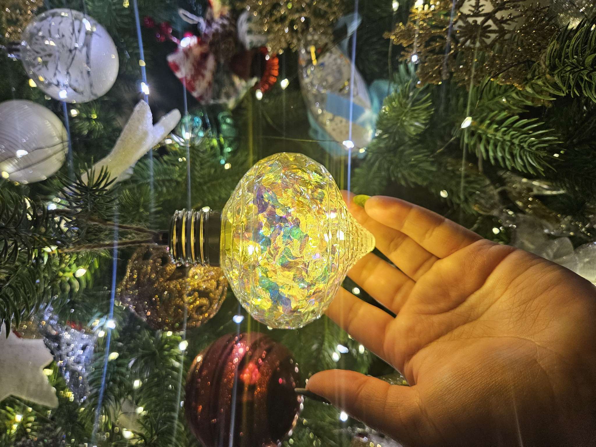 Фотография покупателя товара Ёлочный шар «Ретро», 9 см, 5 LED, от батареек, свечение тёплое белое