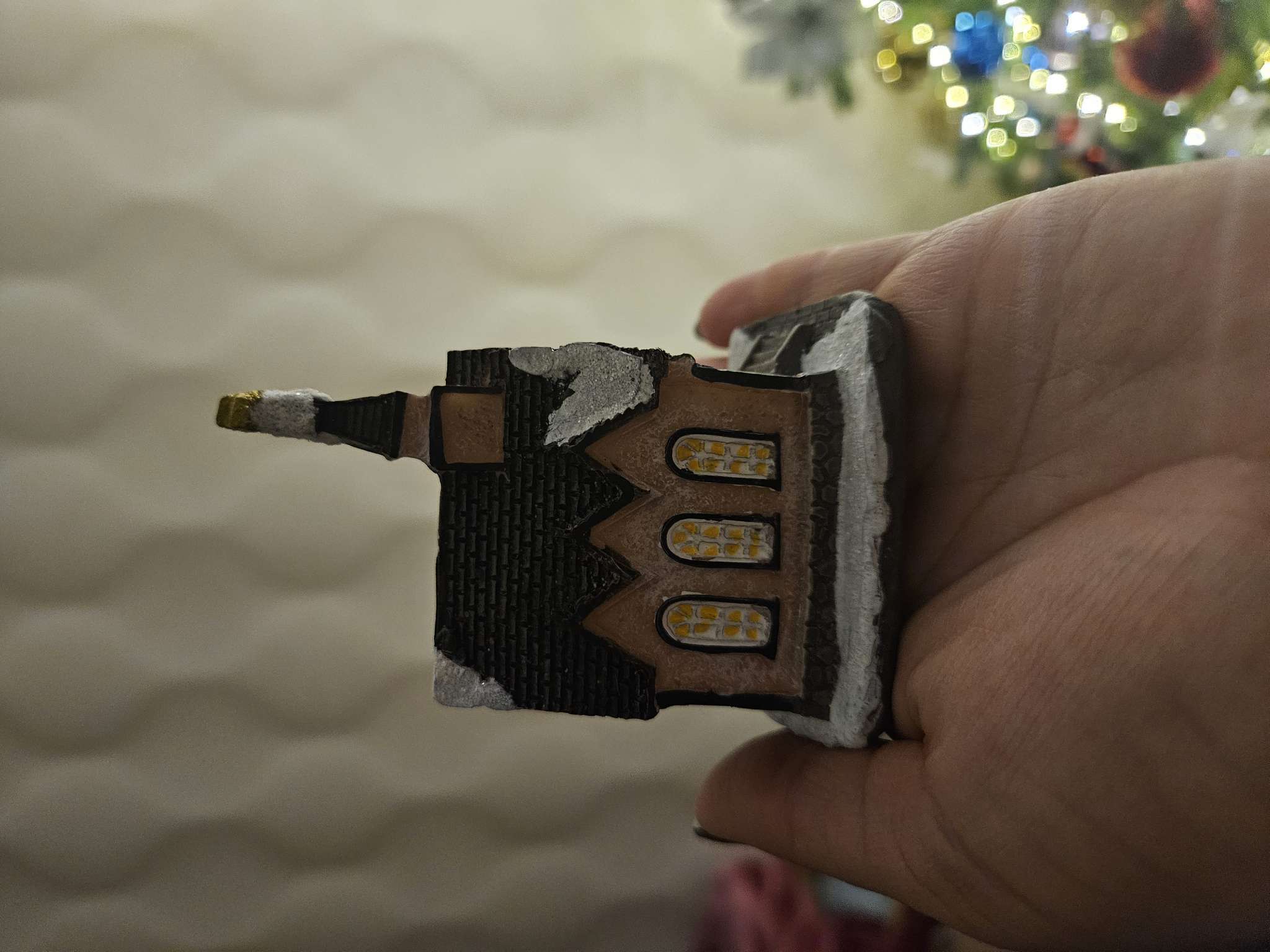 Фотография покупателя товара Светодиодная фигура «Дом с башней» 4.5×9×6 см, керамика, от батареек AG13×3, свечение тёплое белое - Фото 2