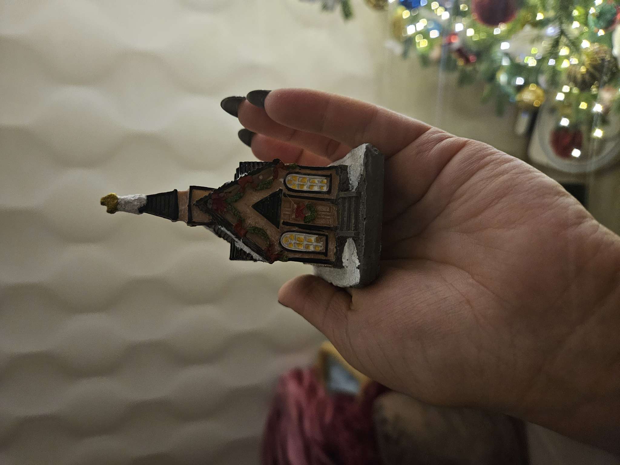 Фотография покупателя товара Светодиодная фигура «Дом с башней» 4.5×9×6 см, керамика, от батареек AG13×3, свечение тёплое белое - Фото 1