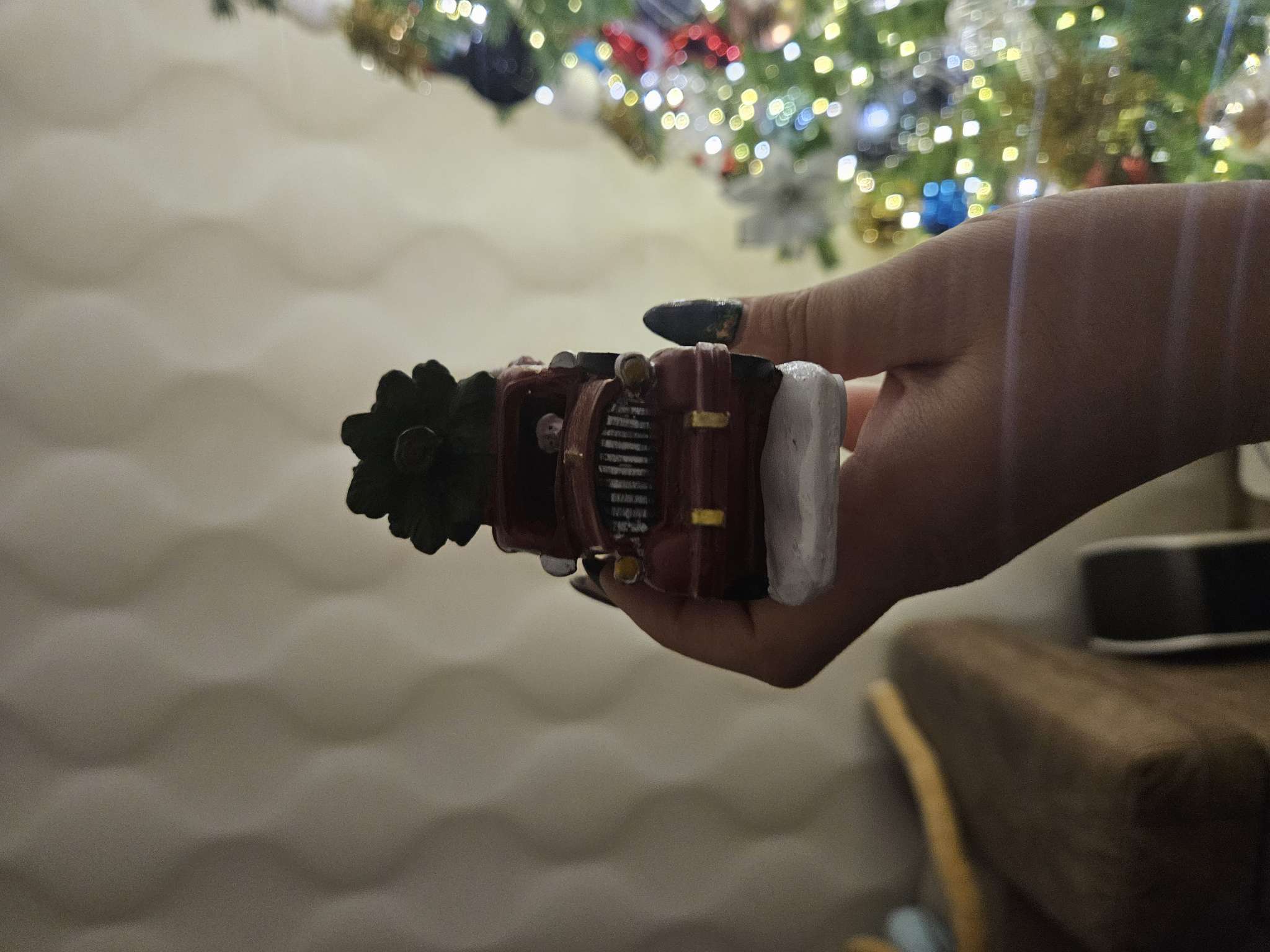 Фотография покупателя товара Светодиодная фигура «Автомобиль с ёлкой», батарейки AG10×3 ( в комплекте), свечение тёплое белое - Фото 1