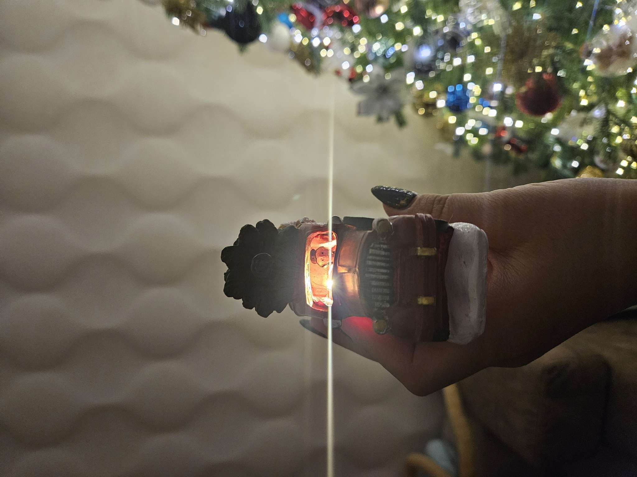 Фотография покупателя товара Светодиодная фигура «Автомобиль с ёлкой», батарейки AG10×3 ( в комплекте), свечение тёплое белое - Фото 5