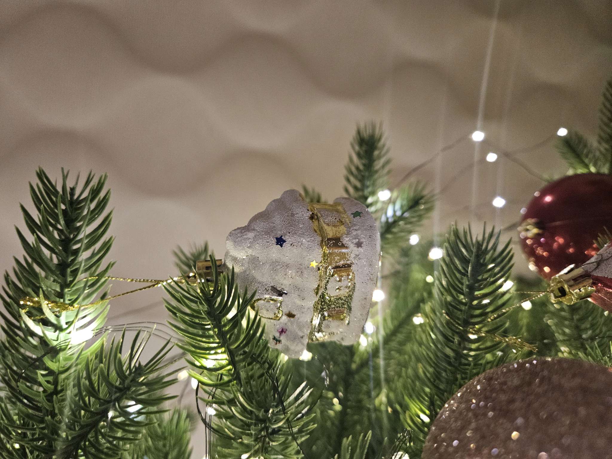 Фотография покупателя товара Ёлочные игрушки 3 шт. «Домик со звёздами», 5.5×5 см, бело-золотой - Фото 1