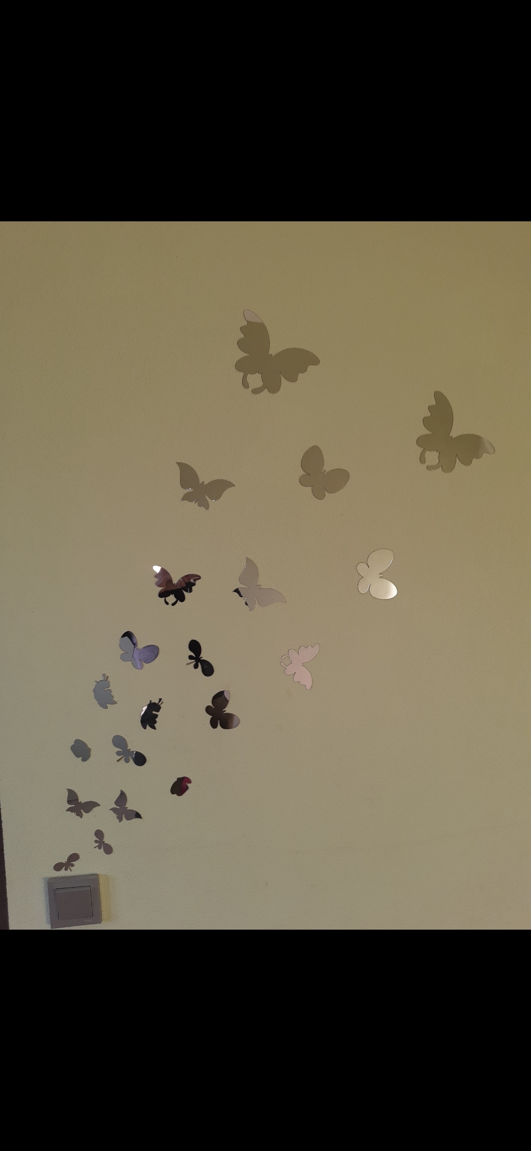 Фотография покупателя товара Наклейки интерьерные "Бабочки", зеркальные, декор на стену, набор 20 шт - Фото 11