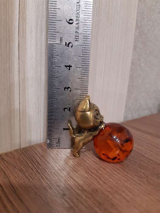 Фотография покупателя товара Сувенир "Котик", латунь, янтарная смола, 2,9х1,5х2,0 см