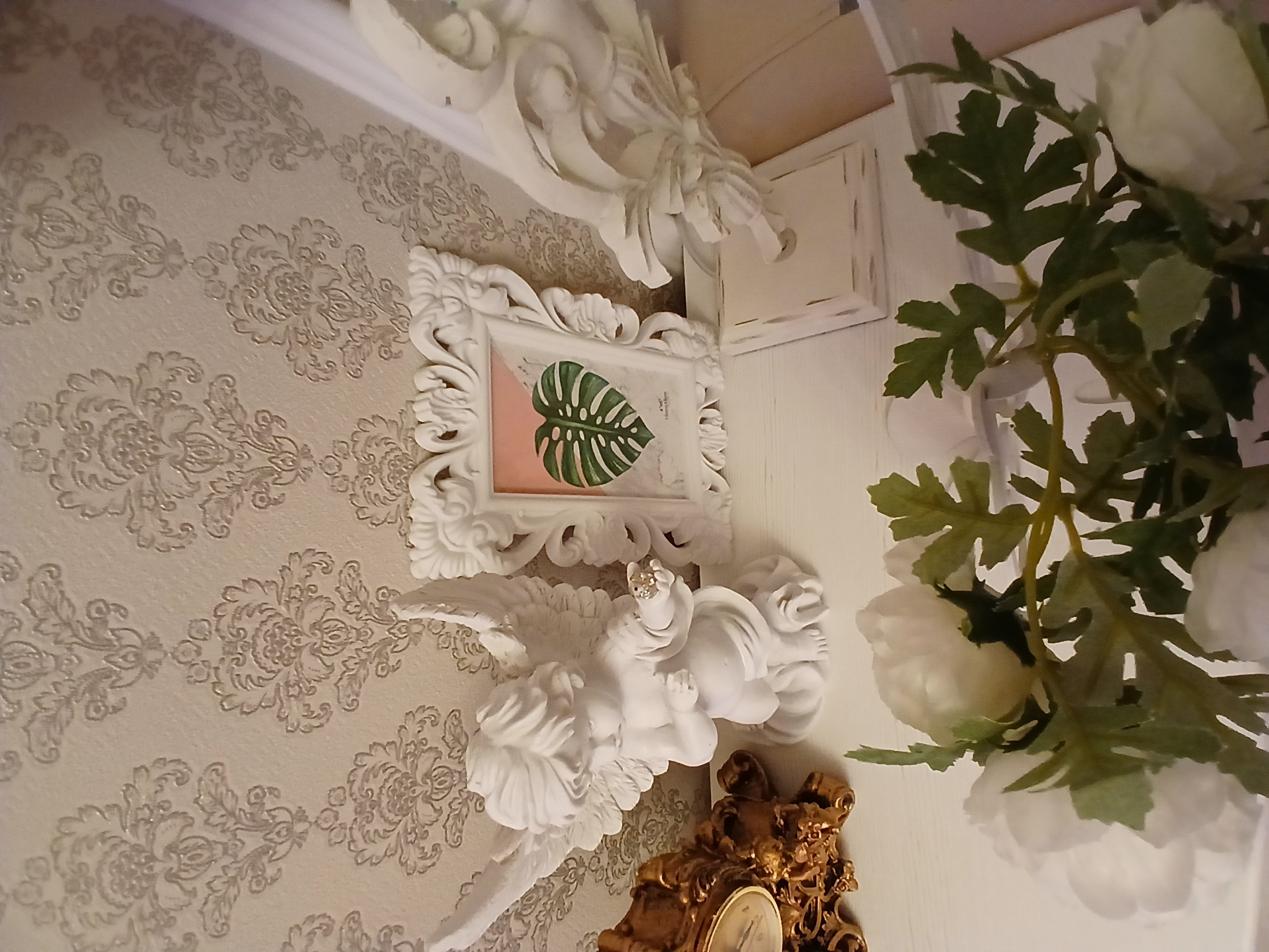 Фотография покупателя товара Фоторамка для фото 10×15 см «Растительный орнамент», пластик, белая, 21.5×16 см - Фото 1