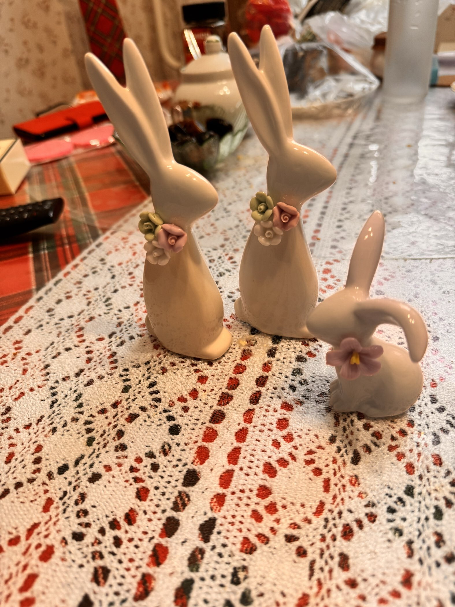 Фотография покупателя товара Фигурка керамика «Крольчонок с розовым цветочком», 6.8×4.8×7.9 см - Фото 1