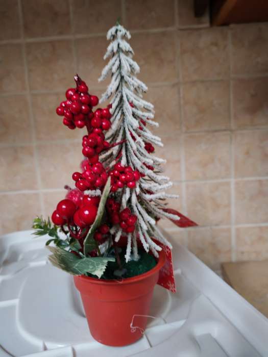 Фотография покупателя товара Новогодняя композиция на стол «Зимнее волшебство. Яркий праздник», в горшке, 25×7 см - Фото 3