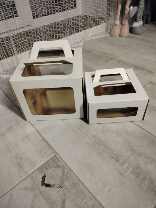 Фотография покупателя товара Коробка под торт 2 окна, с ручками, белая, 21×21×11 см - Фото 4