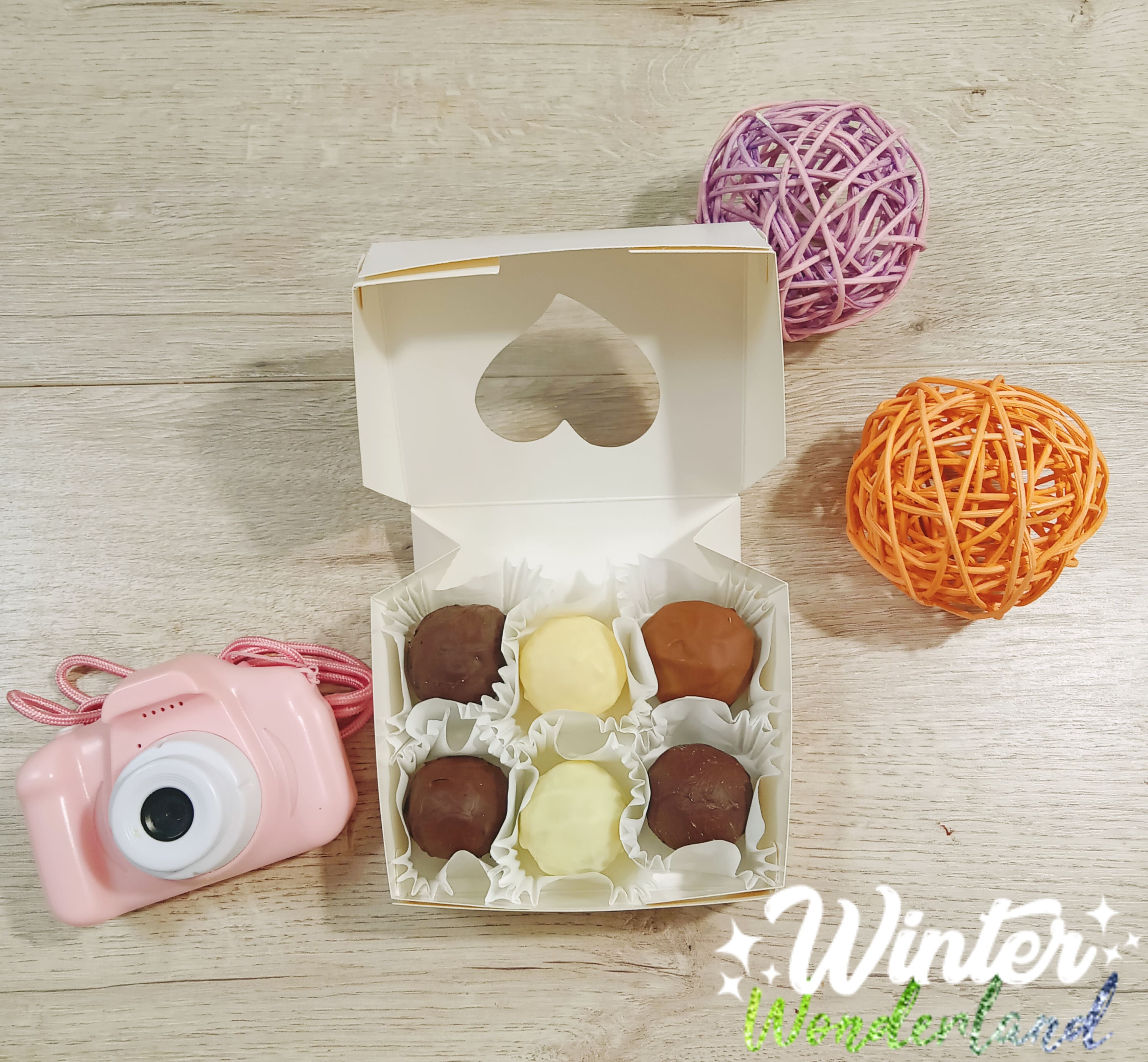 Фотография покупателя товара Коробка складная «Сердца», крафт, с окном, 10×8×3.5 см - Фото 7