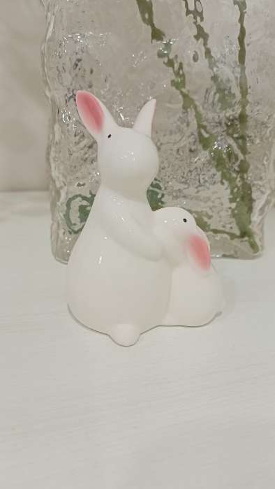 Фотография покупателя товара Фигурка керамика «Заюшка с зайчиком беленькие», 5.3×8×10 см - Фото 2