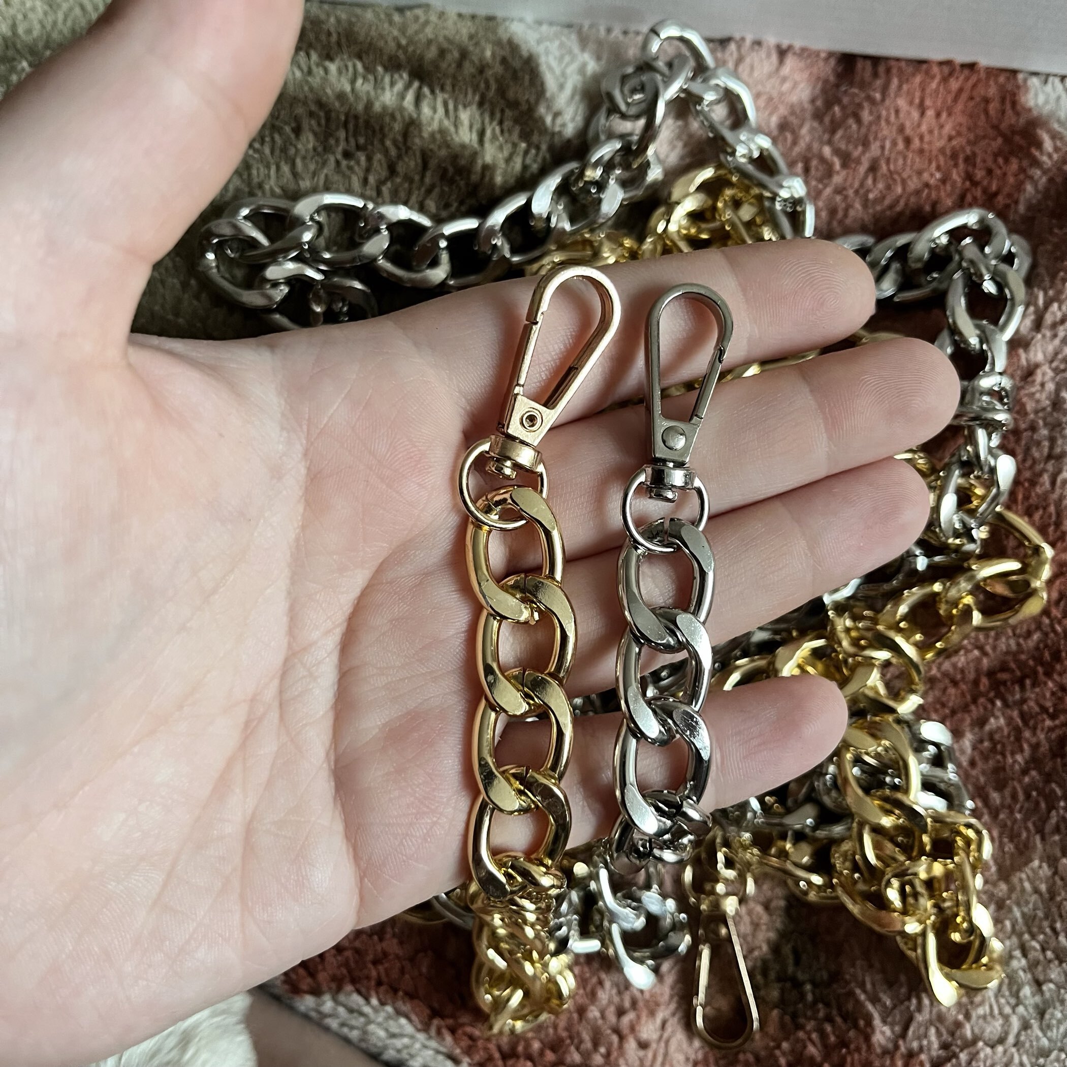 Фотография покупателя товара Цепочка для сумки, с карабинами, металлическая, плоская, 18×13 мм, 120 см, цвет серебряный - Фото 1