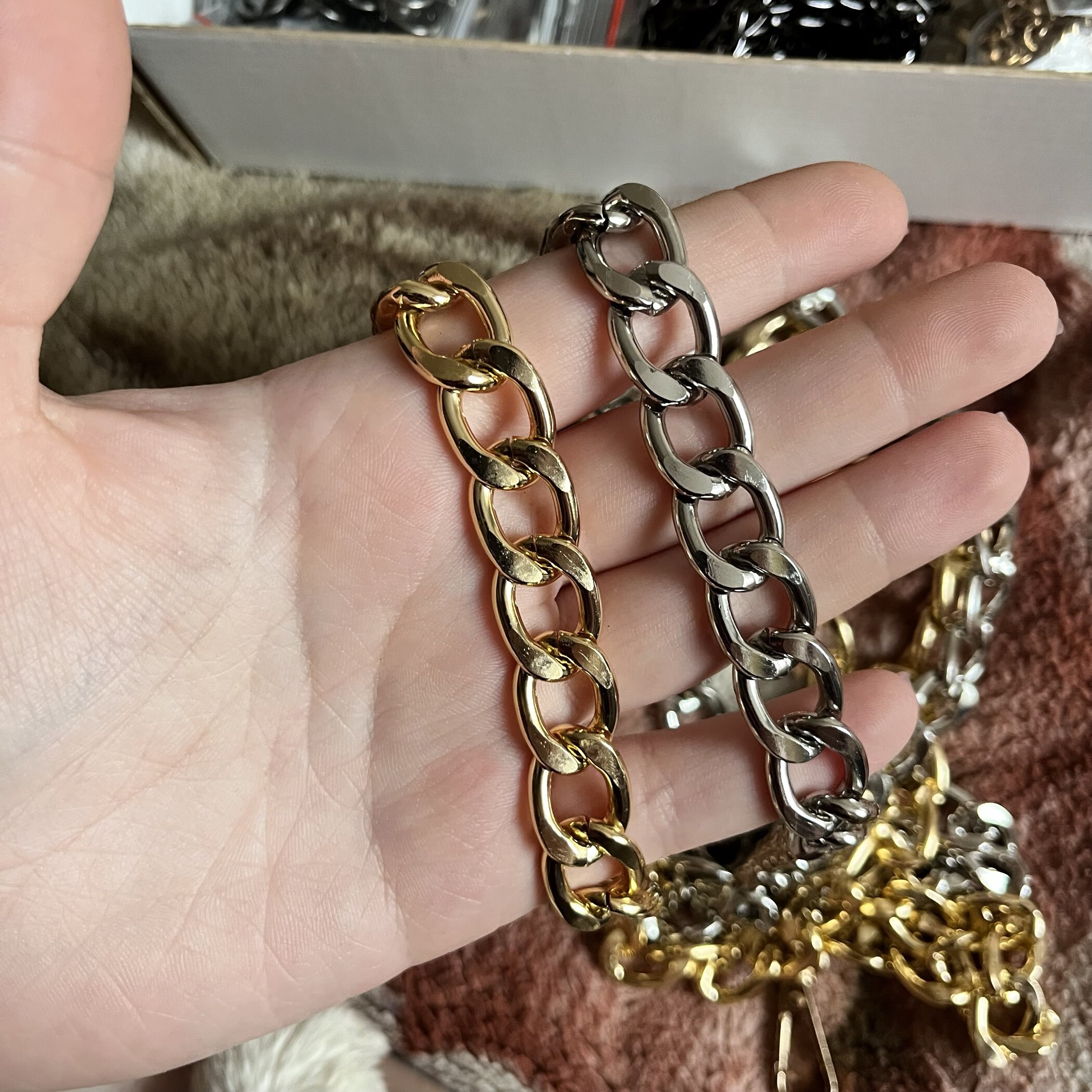 Фотография покупателя товара Цепочка для сумки, с карабинами, металлическая, плоская, 18×13 мм, 120 см, цвет серебряный - Фото 2