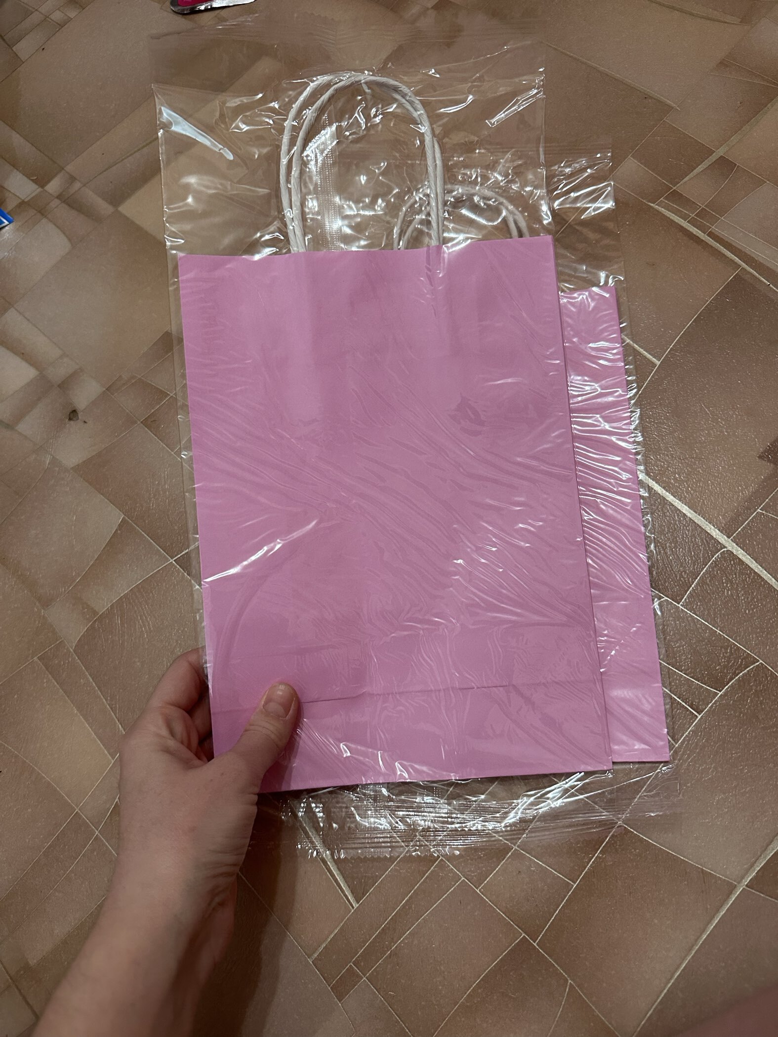 Фотография покупателя товара Пакет крафт черный, круглая ручка, 15×21×8 см, 120 г - Фото 3