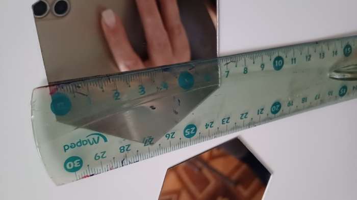 Фотография покупателя товара Зеркало настенное «Соты», на клеевой основе, акриловое, 21 шт., 8×7 см - Фото 4