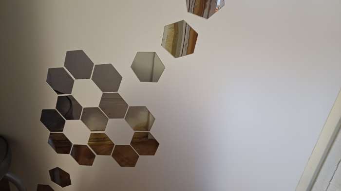 Фотография покупателя товара Зеркало настенное «Соты», на клеевой основе, акриловое, 21 шт., 8×7 см - Фото 7