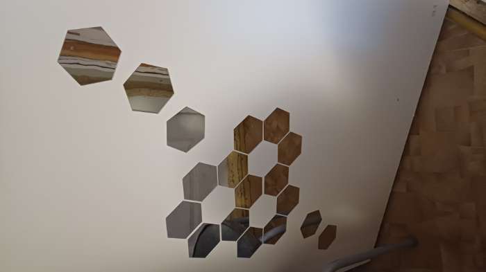 Фотография покупателя товара Зеркало настенное «Соты», на клеевой основе, акриловое, 21 шт., 8×7 см - Фото 6