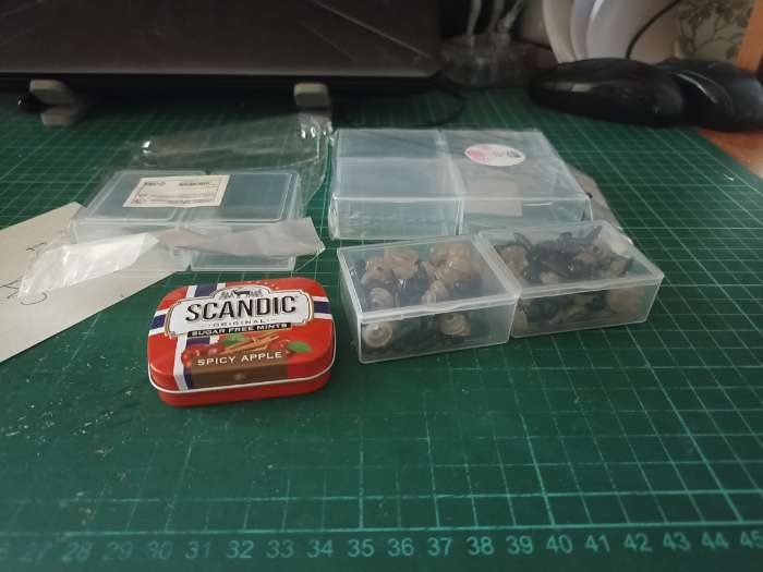 Фотография покупателя товара Глаза винтовые с заглушками, набор 50 шт., размер 1 шт. — 0.6 см, цвет чёрный - Фото 3