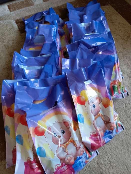 Фотография покупателя товара Пакет подарочный «Мишутка в подарках», полиэтиленовый с вырубной ручкой, 20×30 см 30 мкм - Фото 1