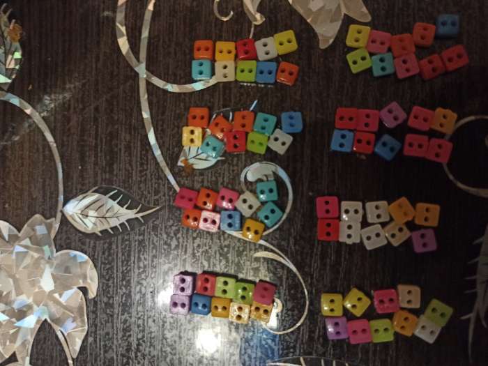 Фотография покупателя товара Пуговицы пластик для творчества 2 прокола «Цветные квадратики», набор 80 шт., 0.6×0.6 см - Фото 2