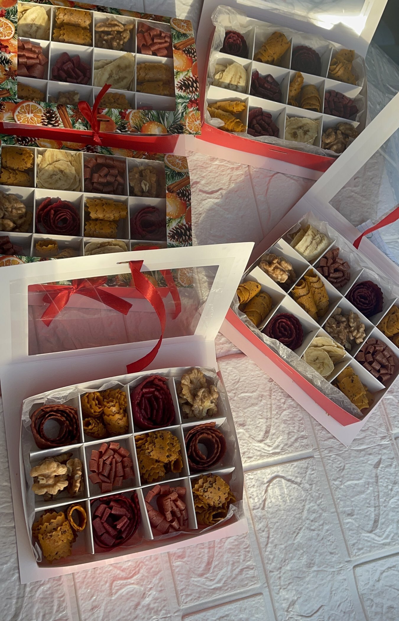 Фотография покупателя товара Коробка под 12 конфет с ячейками «С Новым годом!» 18.5×13.5×3.5 см - Фото 1