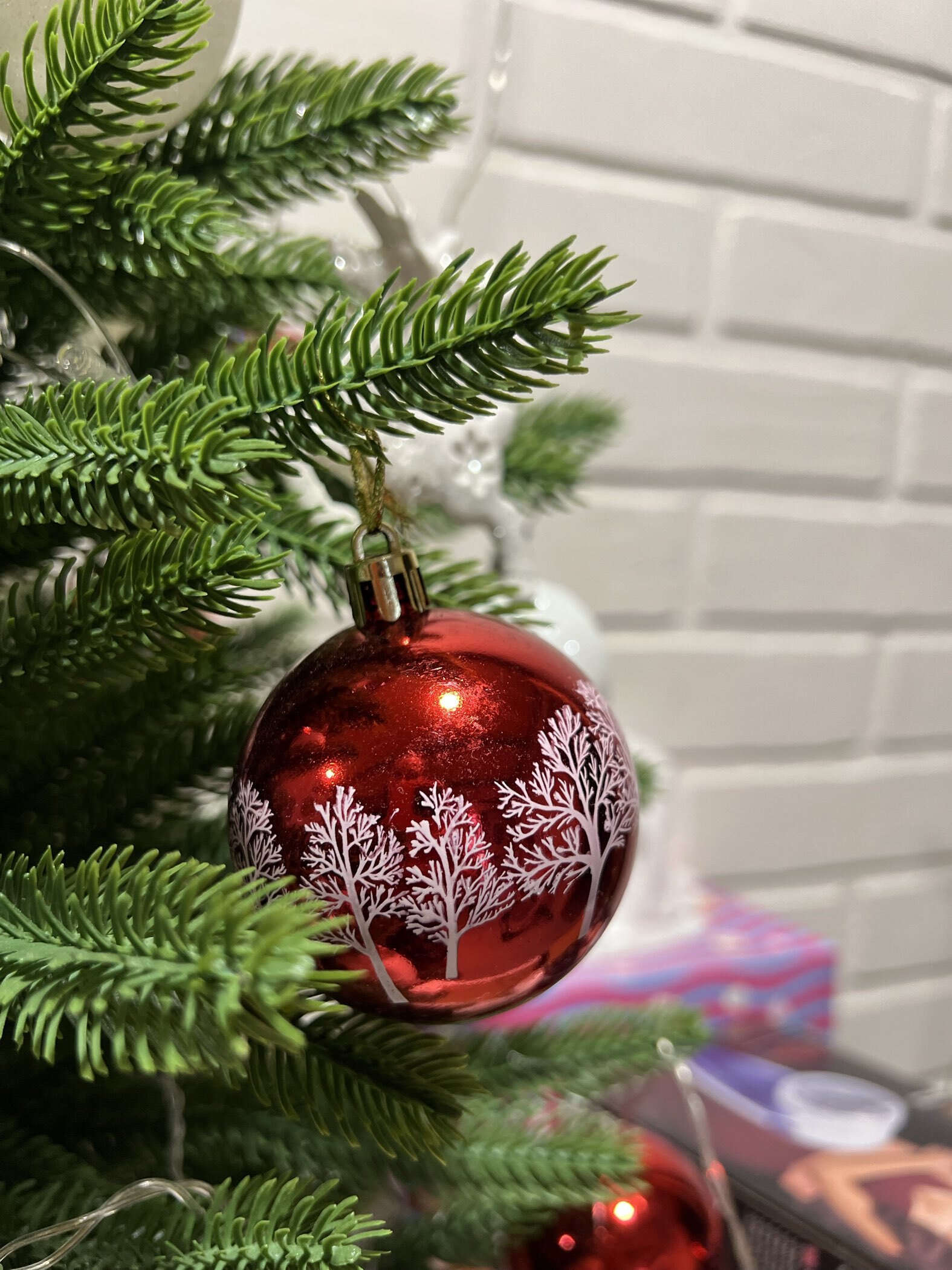 Фотография покупателя товара Ёлочные игрушки «Новогодние забавы», шары новогодние, d=5.5 см, набор 4 шт., зимний лес, красный - Фото 1