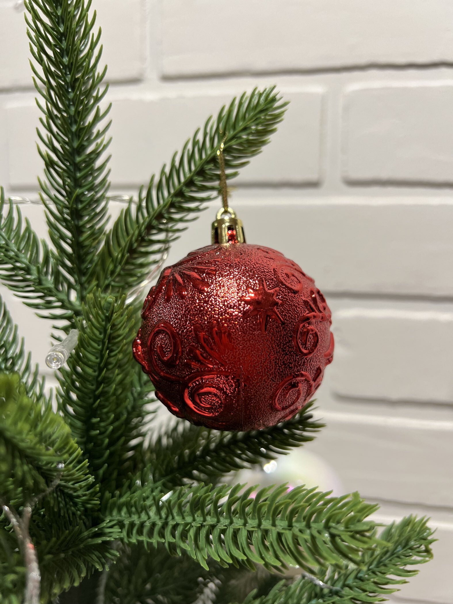 Фотография покупателя товара Ёлочные игрушки «Новогодние забавы», шары новогодние, d=5.5 см, набор 4 шт., зимний лес, красный - Фото 2