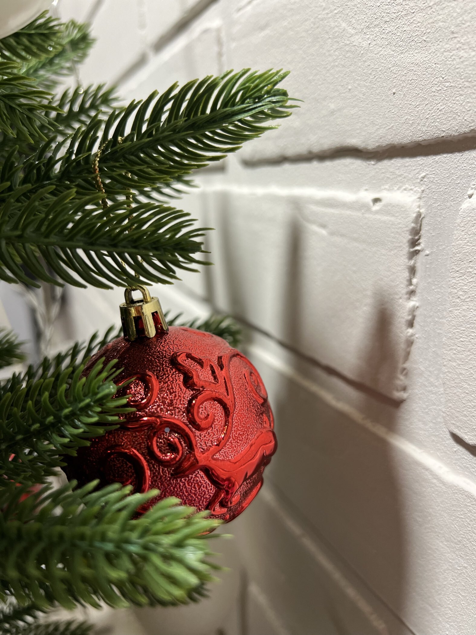 Фотография покупателя товара Ёлочные игрушки «Новогодние забавы», шары новогодние, d=5.5 см, набор 4 шт., зимний лес, красный - Фото 3