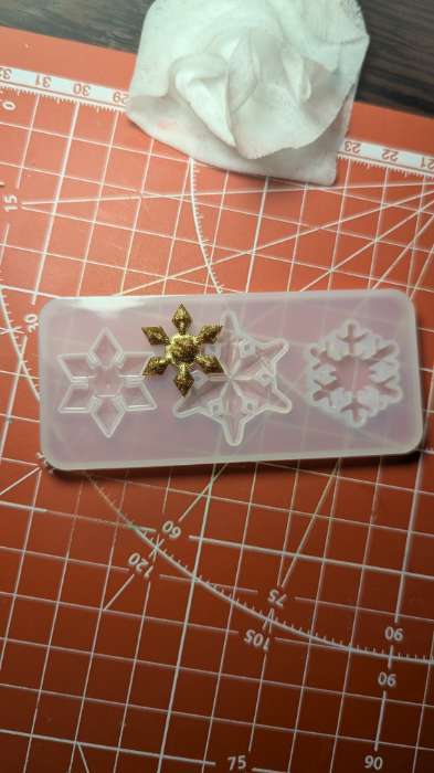 Фотография покупателя товара Молд силикон «Снежинка» 3 в1 от 2.4 до 3 см - Фото 1