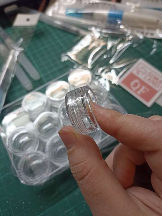 Фотография покупателя товара Органайзер для хранения мелочей, 12 баночек, 12×9×2 см, d=2.8×1.5 см, 4.5 мл, прозрачный - Фото 2