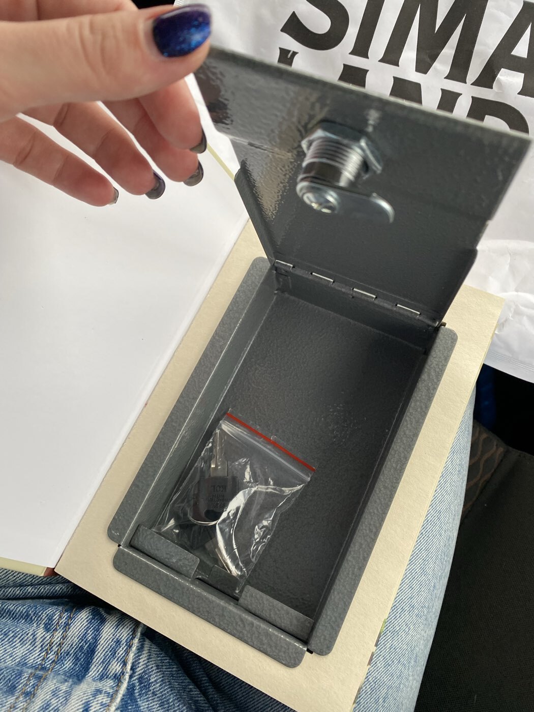 Фотография покупателя товара Шкатулка - книга сейф «Сон в красном тереме», с настоящими страницами, замком и ключами - Фото 2