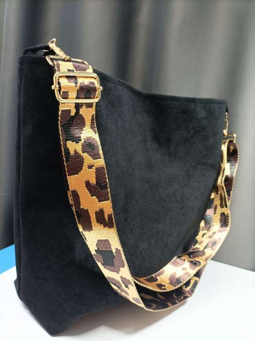 Фотография покупателя товара Ручка для сумки «Леопард», стропа, с карабинами, 139±3×3.8 см, молочная, коричневая - Фото 1