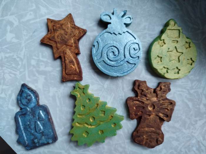 Фотография покупателя товара Форма для кондитерских украшений Доляна «Новый год», 29.3×17.3 см, 12 ячеек, силикон - Фото 3