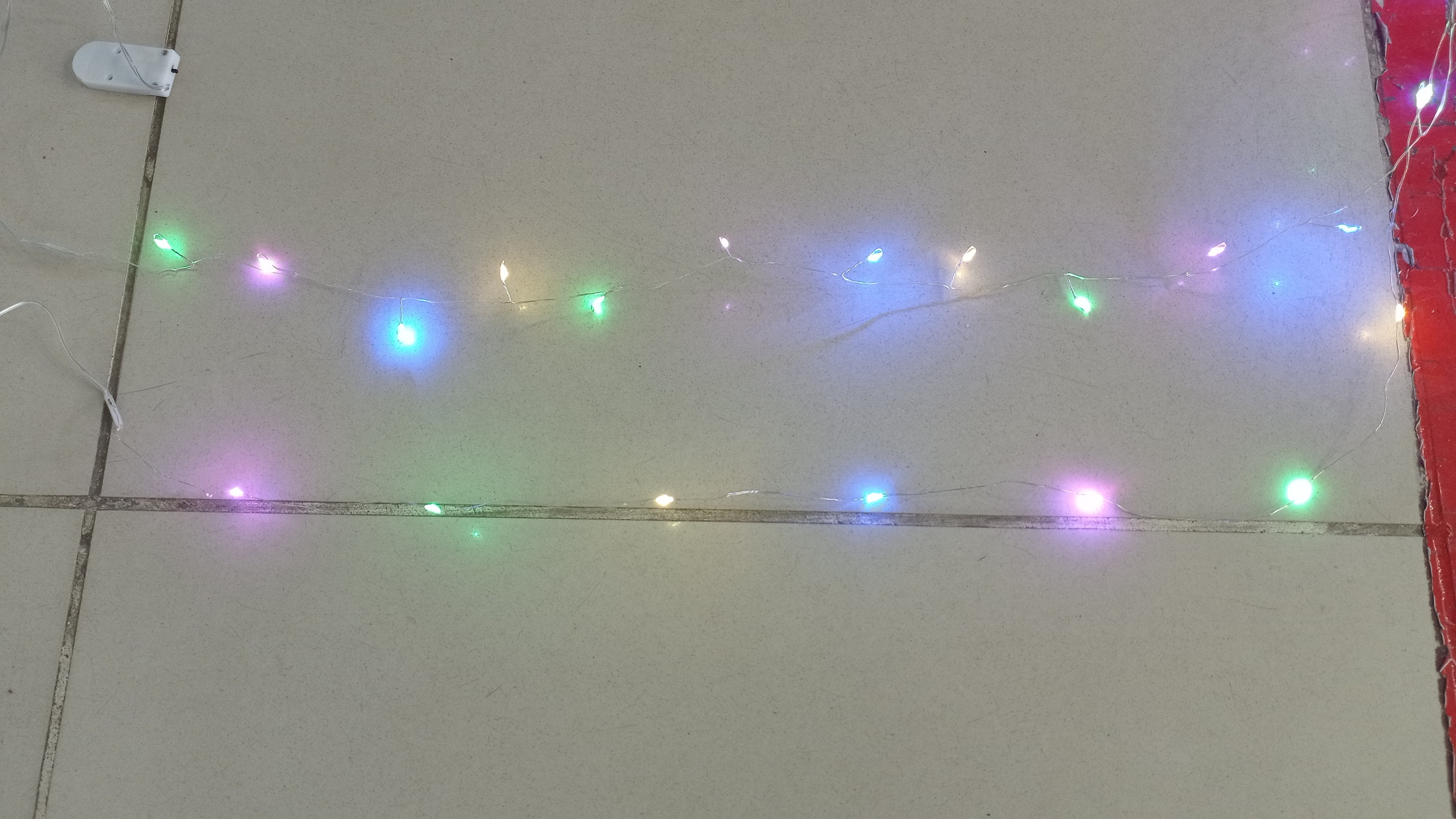 Фотография покупателя товара Гирлянда «Мишура» 1 м роса, IP20, серебристая нить, 20 LED, свечение тёплое белое, CR2032х2 - Фото 6