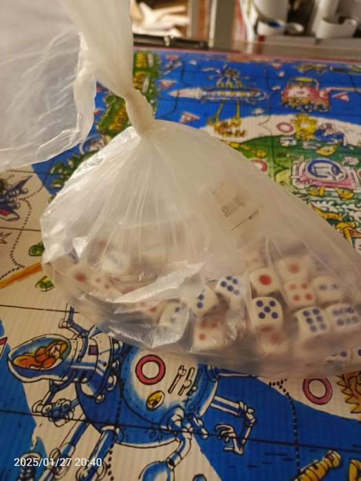 Фотография покупателя товара Кубики игральные, 1.4×1.4 см, фасовка 100 шт. - Фото 2