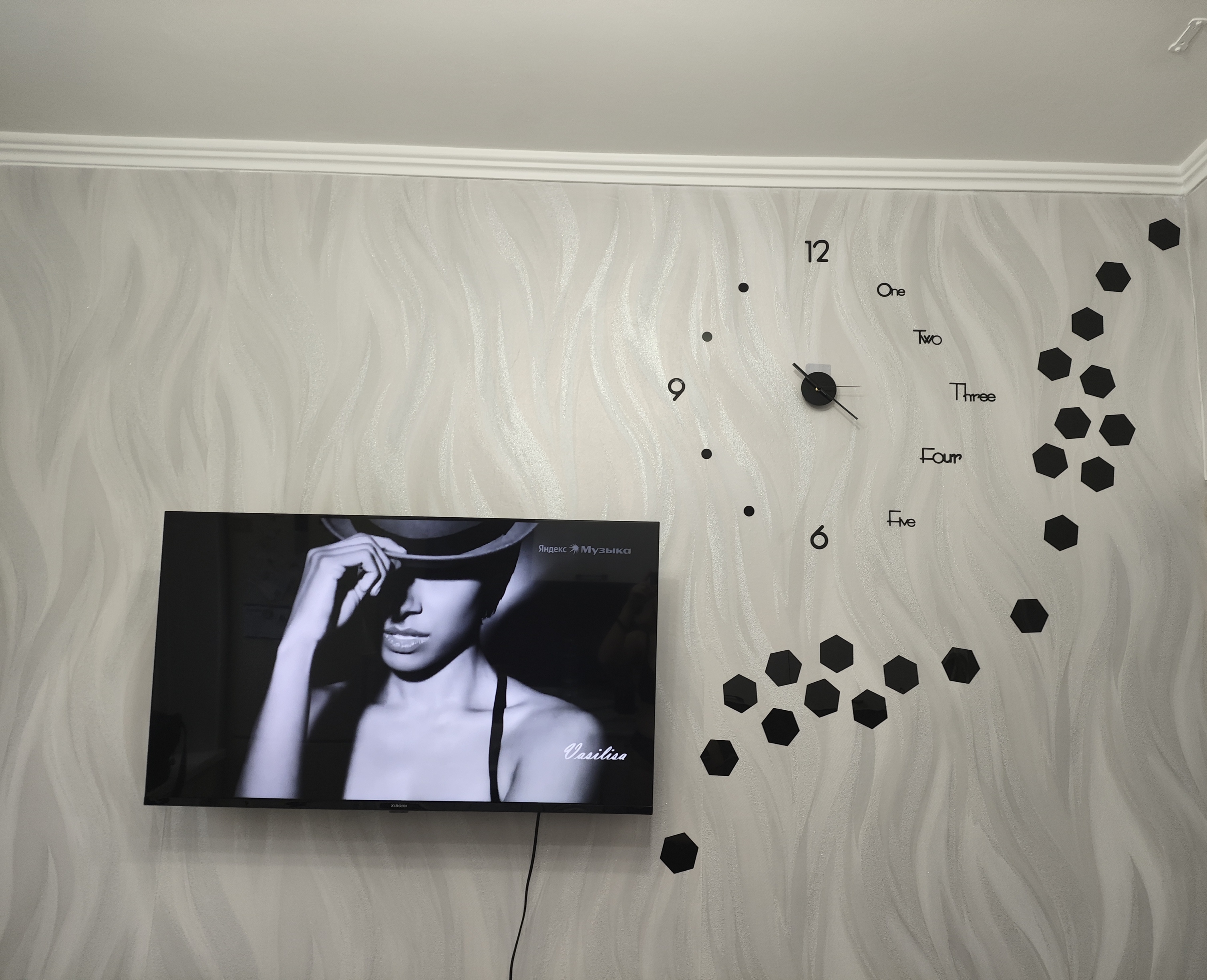 Фотография покупателя товара Зеркало настенное «Соты», на клеевой основе, акриловое, 21 шт., 8×7 см - Фото 3