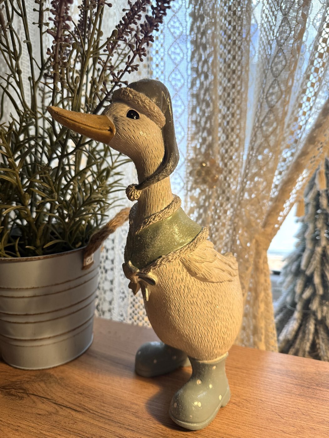 Фотография покупателя товара Фигурка полистоун «Гусь в бежевом свитере, с носком с подарками и ёлкой», 12×14×25.5 см - Фото 2