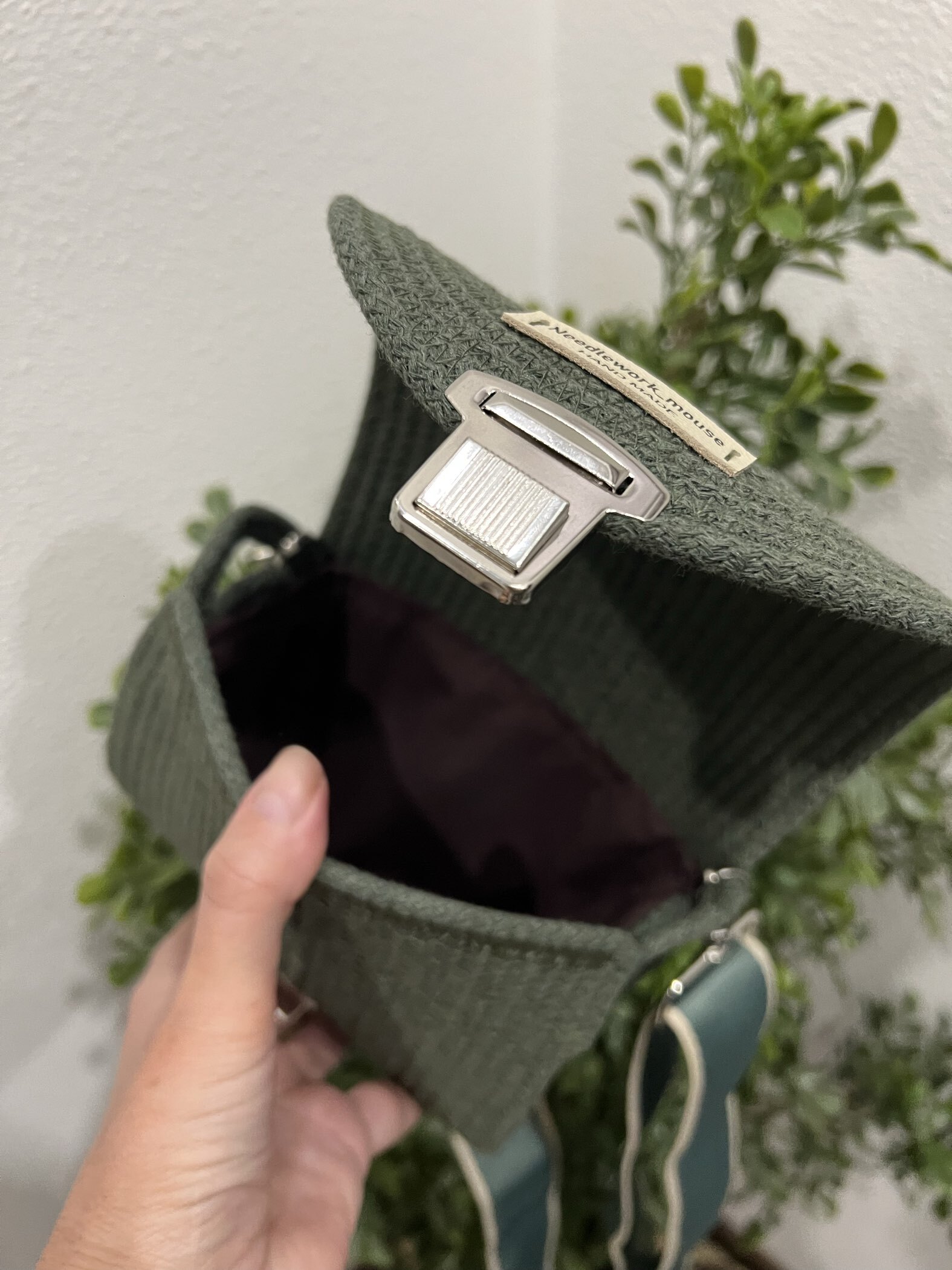 Фотография покупателя товара Застёжка для сумки, 3.5×3.8 см, цвет серебряный - Фото 2