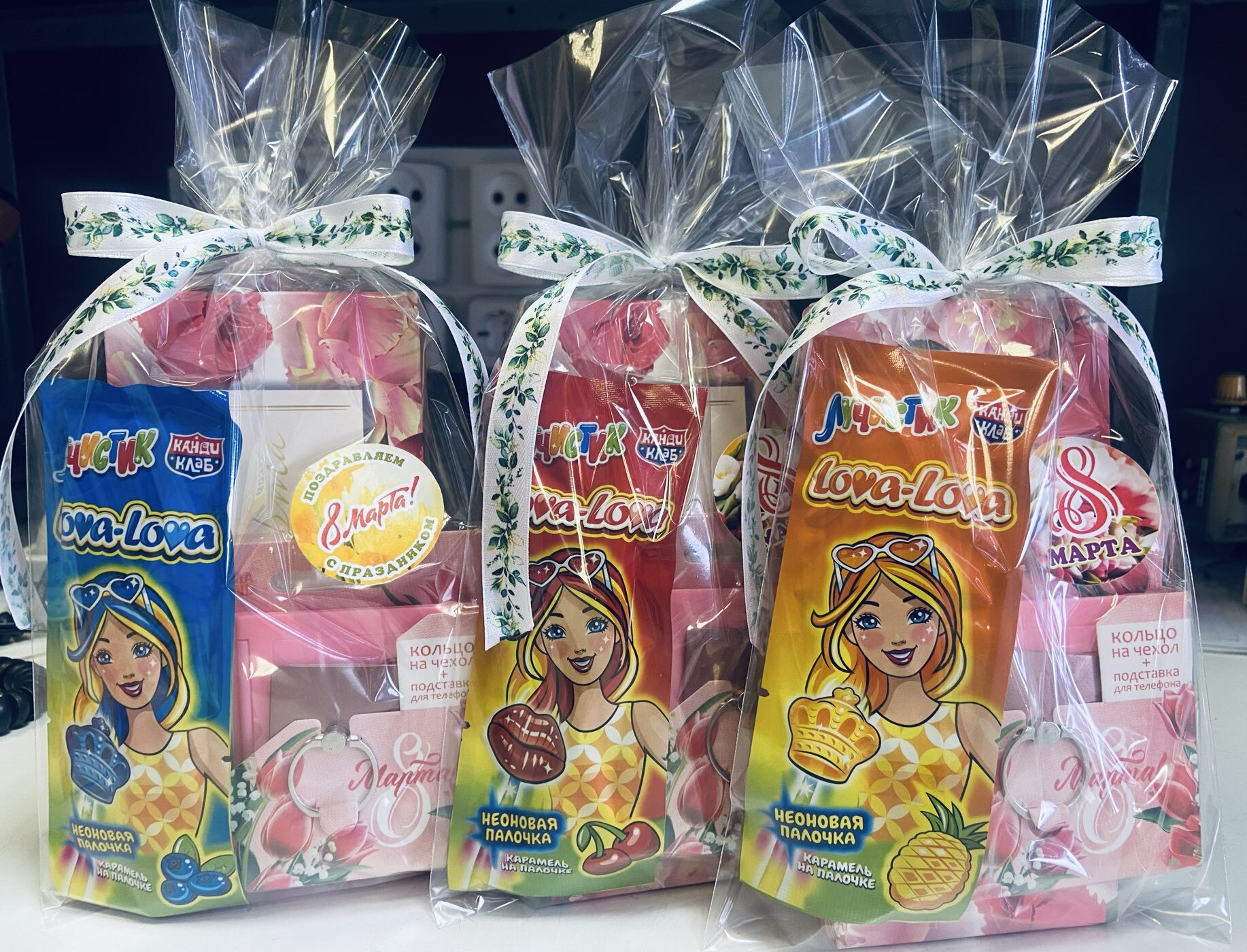 Фотография покупателя товара Лента атласная «Весенние листочки», 15 мм × 18 ± 1 м, цвет белый - Фото 1