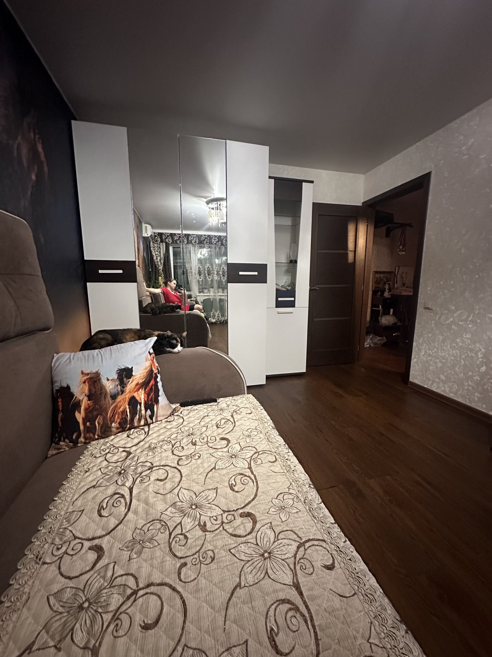 Фотография покупателя товара Шкаф для одежды и белья «Норвуд 555», 1600×583×2300 мм, цвет белый/орех шоколадный - Фото 2