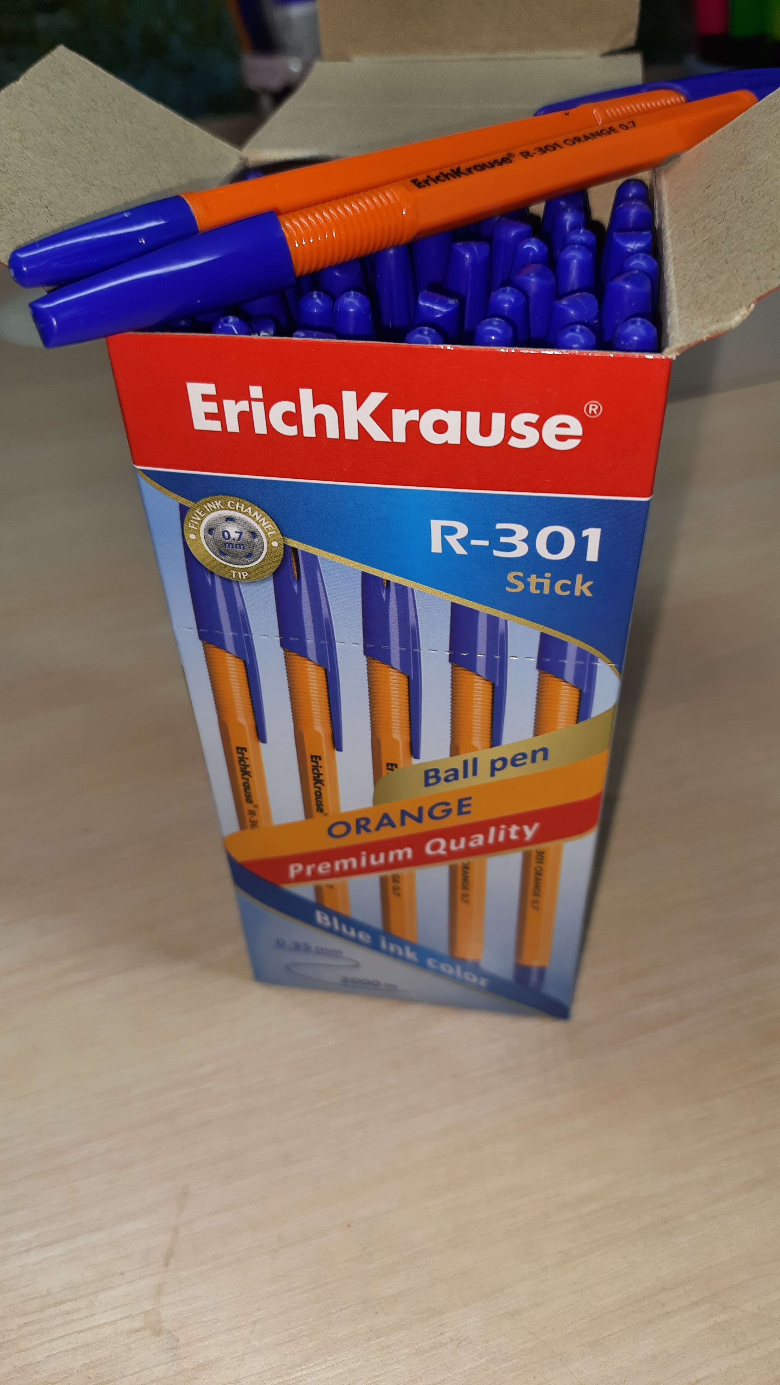 Фотография покупателя товара Ручка шариковая ErichKrause R-301 Orange Stick, узел 0.7 мм, чернила синие, длина линии письма 2000 метров, штрихкод на ручке - Фото 3