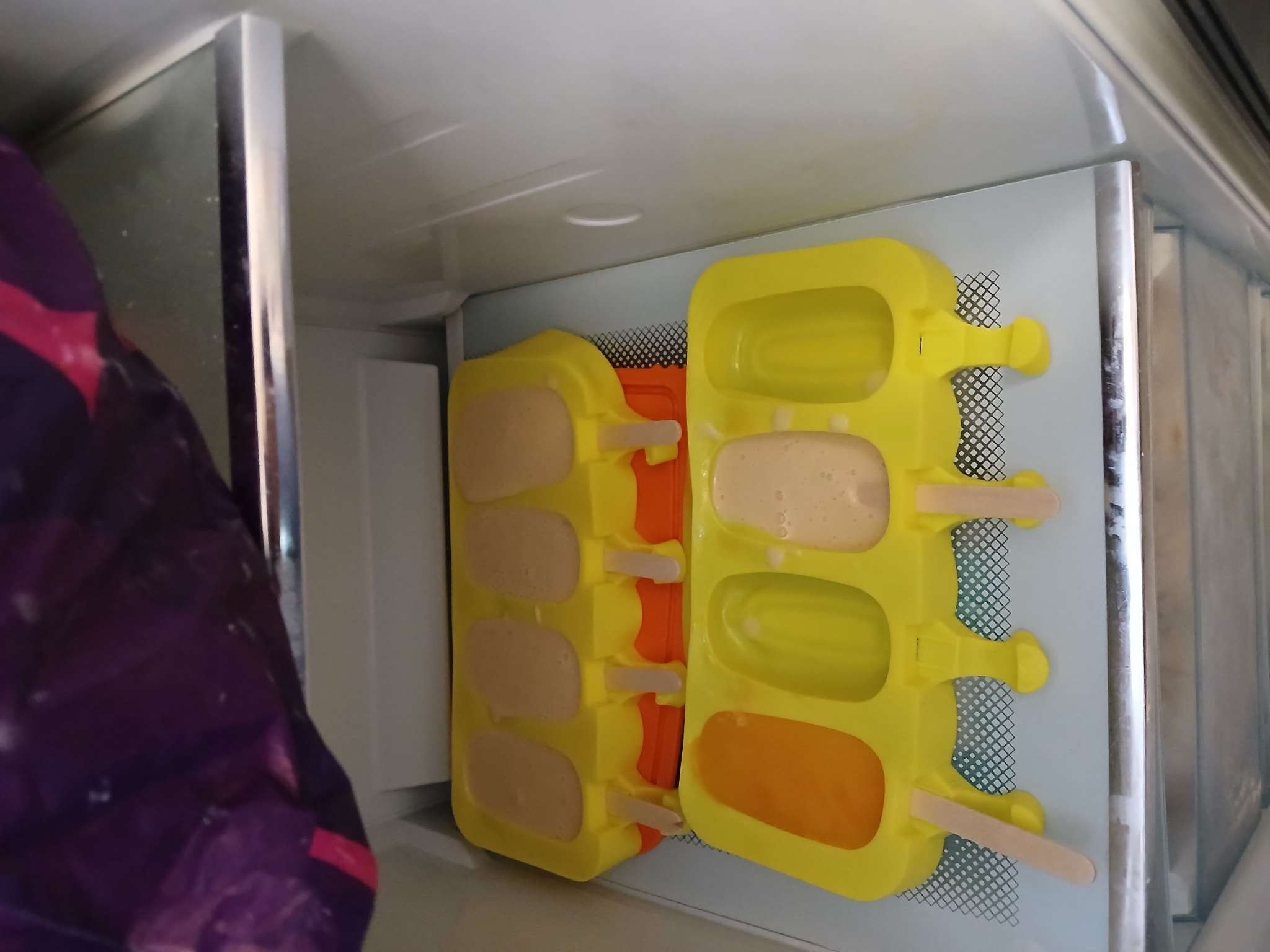 Фотография покупателя товара Форма для мороженого «Эскимо классика», силикон, 25.8×14.6×2.6 см, 4 ячейки, МИКС - Фото 1