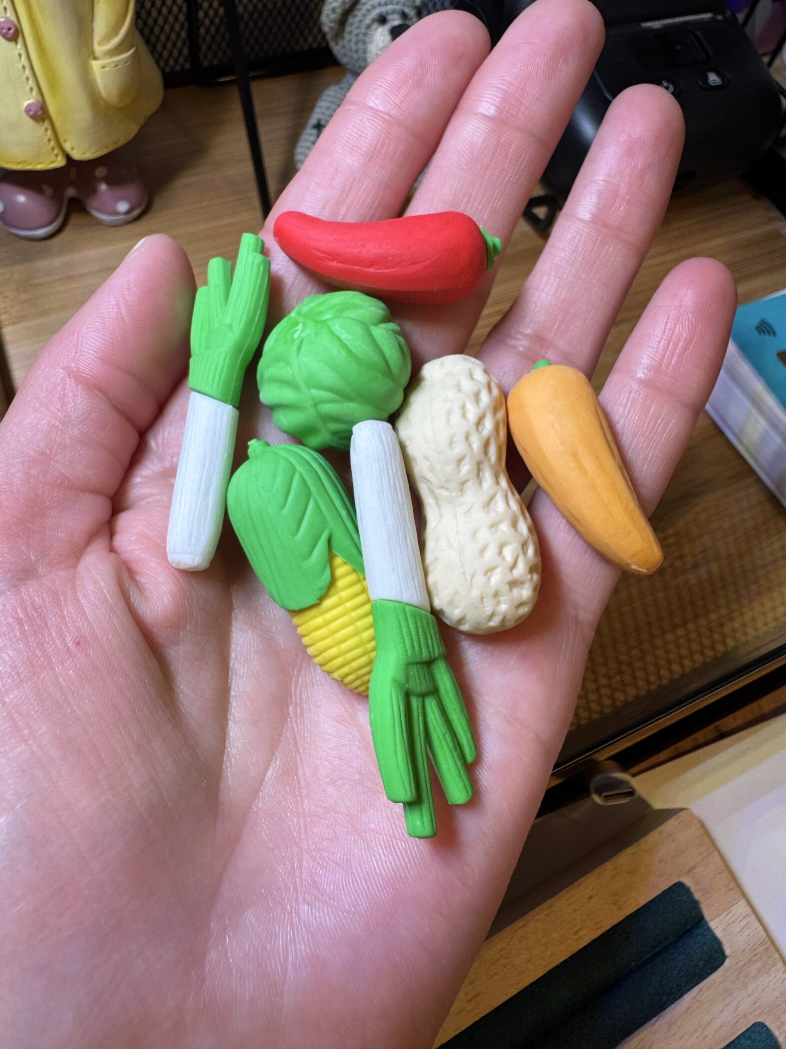 Фотография покупателя товара Игровой набор «Сладкоежка», ластики фигурные, 4 шт., МИКС - Фото 5