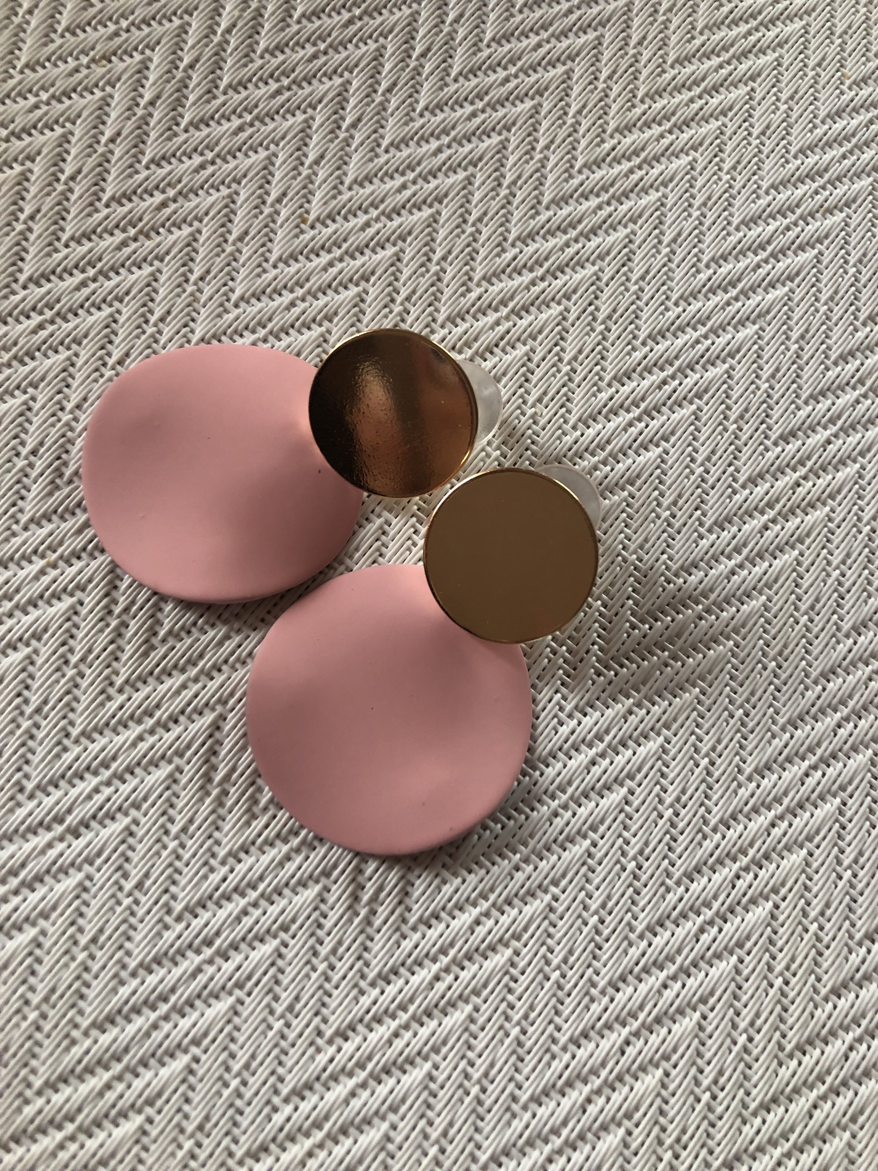 Фотография покупателя товара Серьги металл «Леди» два круга, цвет розовый в золоте - Фото 3