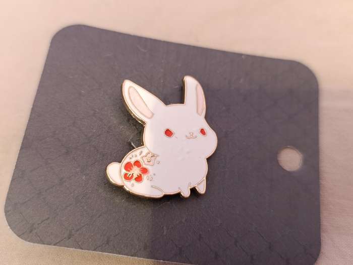 Фотография покупателя товара Значок «Кролик» с цветами, цвет бело-розовый в золоте - Фото 1